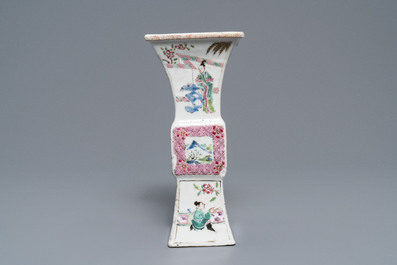 Une paire de vases en porcelaine de Chine famille rose &agrave; d&eacute;cor de 'La Romance de la chambre de l'ouest', Yongzheng
