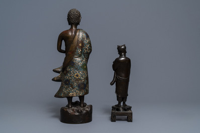 Deux grandes figures d'un immortel et d'un Arhat en bronze, Chine et Japon, 18/19&egrave;me