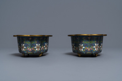 A Chinese cloisonn&eacute; rouleau vase and four jardini&egrave;res, 19/20th C.