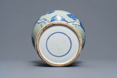 Een Chinese celadon vaas met blauw-wit en onderglazuur rood decor, Kangxi