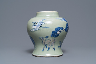 Een Chinese celadon vaas met blauw-wit en onderglazuur rood decor, Kangxi