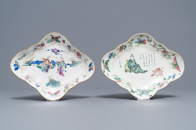 Un plat en porcelaine de Chine bleu et blanc et deux bols en famille rose, 19&egrave;me