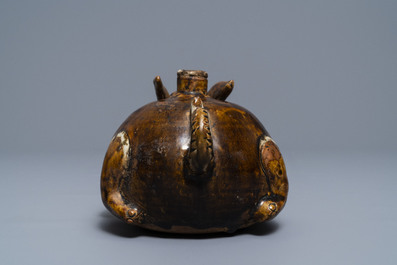 A Thai Sawankhalok brown-glazed rabbit kendi, 14/15th C.