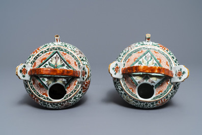 A pair of Chinese famille verte lime pots for the Vietnamese market, Kangxi