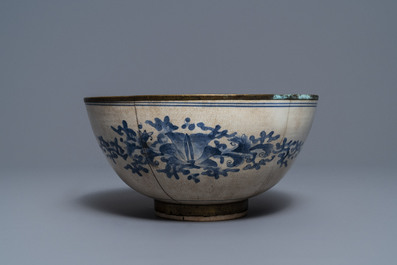 A southern Chinese blue and white Vietnamese market 'Bleu de Hue' 'phoenixes' bowl, 19th C.