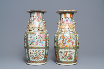 Trois vases en porcelaine de Chine famille rose de Canton, 19&egrave;me