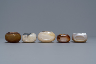 Ten Chinese carved agate snuff bottles, 19/20th C.