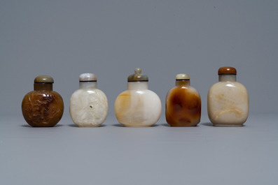 Ten Chinese carved agate snuff bottles, 19/20th C.