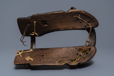 A Japanese painted and lacquered wooden saddle, Edo/Meiji, 18/19th C.