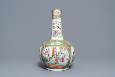 Trois vases en porcelaine de Chine famille rose de Canton, 19&egrave;me