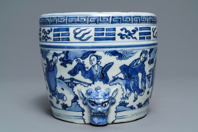 Een grote Chinese blauw-witte wierookbrander met de acht onsterfelijken, Wanli