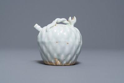 Un compte-gouttes en porcelaine de Chine qingbai, Song