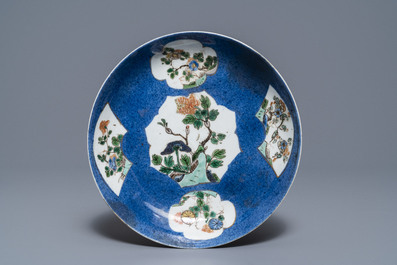 A Chinese famille verte tea caddy and three plates, Kangxi