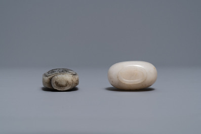 Three Chinese greyish white and black and white jade snuff bottles, 19/20th C.