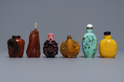 Twelve various Chinese snuff bottles, 20th C.