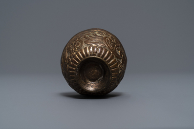 Cinq objets votives bouddhistes en bronze, Tibet et N&eacute;pal, 18/19&egrave;me