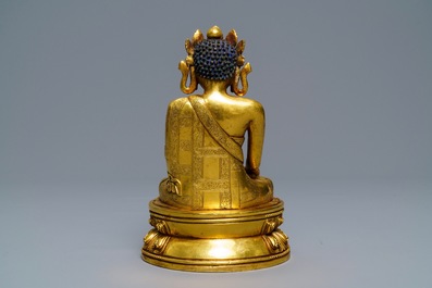 A Sino-Tibetan gilt bronze figure of Buddha Shakyamuni, 17/18th C.