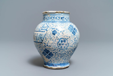 A blue and white Antwerp or Northern Netherlands maiolica drug jar, 2nd half 16th C.