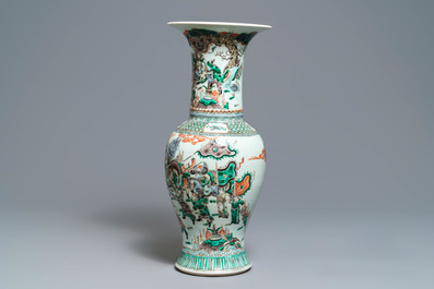 A Chinese famille verte yenyen 'warriors' vase, 19th C.