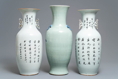 Deux vases en porcelaine de Chine famille rose et un en bleu et blanc sur fond c&eacute;ladon, 19/20&egrave;me