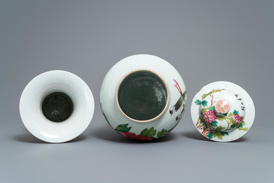 Quatre vases en porcelaine de Chine qianjiang cai, 19/20&egrave;me