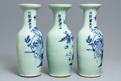 Drie Chinese vazen met blauw-wit decor op celadon fondkleur, 19e eeuw