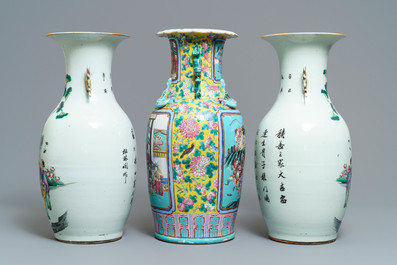 Een paar Chinese famille rose vazen en een vaas met turquoise fondkleur, 19/20e eeuw