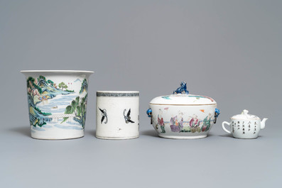 Four pieces of Chinese famille rose and grisaille porcelain, 19/20th C.