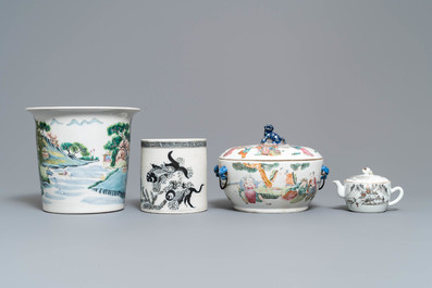 Four pieces of Chinese famille rose and grisaille porcelain, 19/20th C.