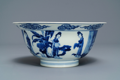 Un bol de type klapmuts en porcelaine de Chine bleu et blanc, marque de Chenghua, Kangxi