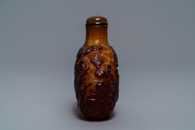 A Chinese table snuff flask with overlay glass design, 19th C.