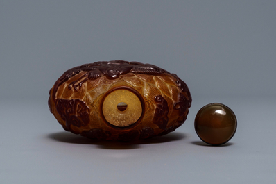 A Chinese table snuff flask with overlay glass design, 19th C.