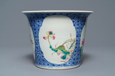 A Chinese famille rose floral jardini&egrave;re on stand, Guangxu mark, Republic, 20th C.