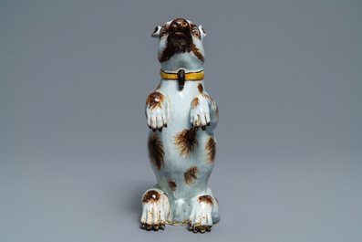 Un mod&egrave;le d'un ours en fa&iuml;ence de Delft polychrome, 18&egrave;me