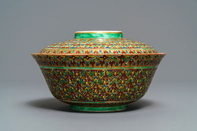 A large Chinese Thai market 'Bencharong' bowl and cover, 19th C.