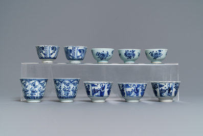 Dix tasses et soucoupes en porcelaine de Chine bleu et blanc, 18/19&egrave;me