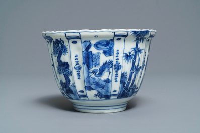 A Chinese blue and white kraak porcelain 'crow' cup, Wanli