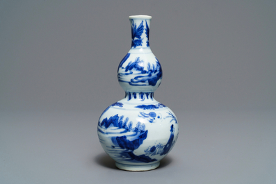 A Chinese blue and white double gourd vase, Transitional period