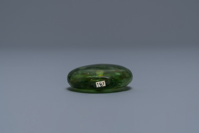 Une tabati&egrave;re en verre sandwich biotite, Verrerie Imp&eacute;riale, P&eacute;kin, Chine, 1720-1840