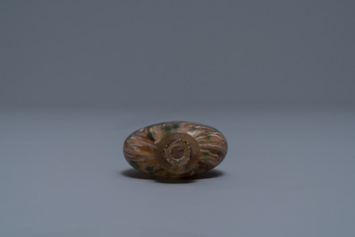 A Chinese sandwiched swirl glass snuff bottle, Imperial Glassworks, Beijing, 1700-1840