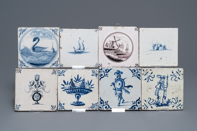 Une collection de 54 carreaux en fa&iuml;ence de Delft bleu et blanc et mangan&egrave;se, 17/18&egrave;me