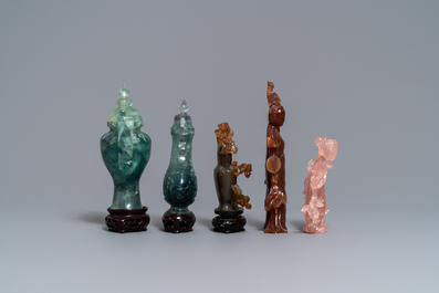 Twelve Chinese hardstone sculptures and a plaque mounted in a wooden table screen, 19/20th C.