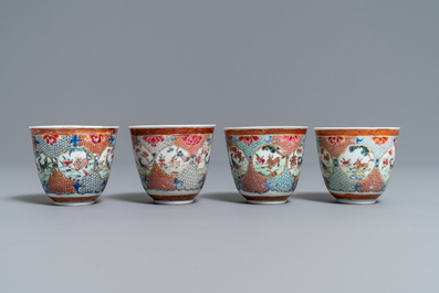 Quatre tasses et soucoupes en porcelaine de Chine famille rose &agrave; d&eacute;cor d'animaux, Qianlong