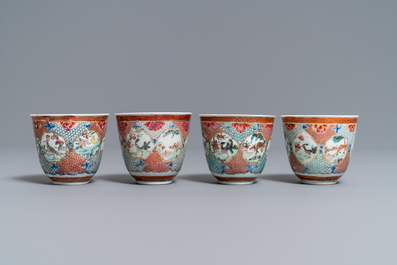 Quatre tasses et soucoupes en porcelaine de Chine famille rose &agrave; d&eacute;cor d'animaux, Qianlong