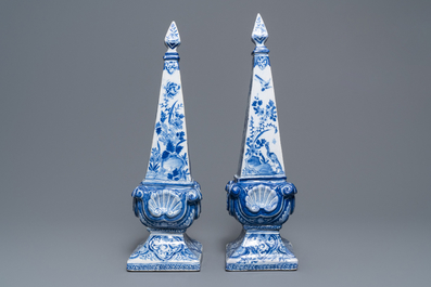 A pair of impressive Dutch Delft blue and white obelisks, 18th C.