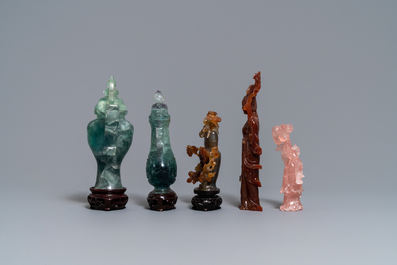 Twelve Chinese hardstone sculptures and a plaque mounted in a wooden table screen, 19/20th C.