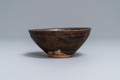 A Chinese Jizhou slip-decorated 'phoenix' bowl, Song/Yuan