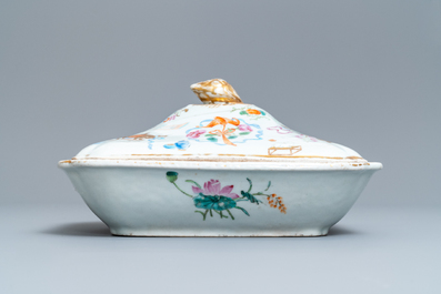 Een 9-delig Chinees famille rose servies met kostbaarhedendecor, Jiaqing/Daoguang