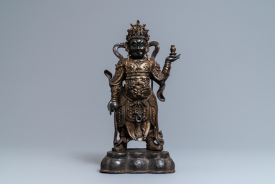 Une figure de Weituo en bronze laqu&eacute; et dor&eacute;, Chine, Ming