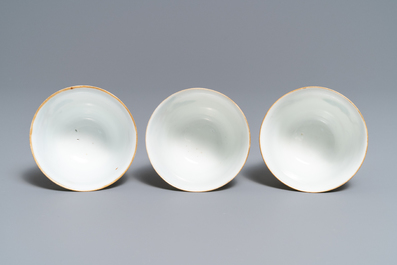 Trois tasses et soucoupes en porcelaine de Chine, marque et &eacute;poque de Tongzhi